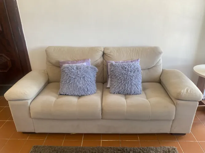 Sofá de suede bege