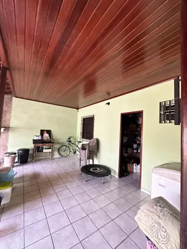 Vendo Casa com Terreno Amplíssimo no Planalto Pingao