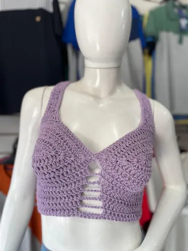 Cropped de crochê artesanal lilás