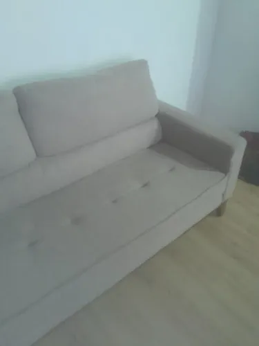 SOFÁ POUCO USO.
