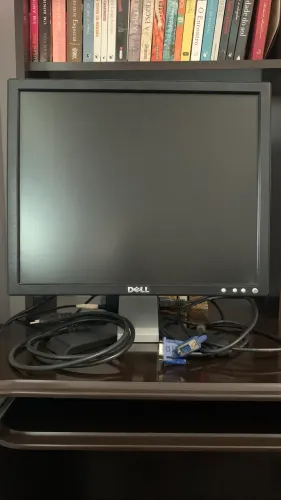 Monitor Dell 17 Polegadas C/ Base Ajustável Preto 100v/240v. Usado. 3 disponíveis .