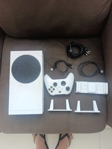 Xbox séries S 512gb Dois controles