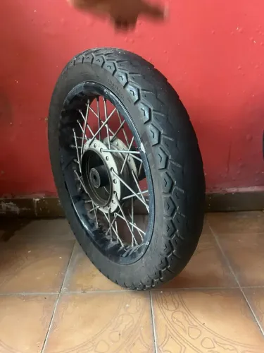 Pneu e aro pop100
