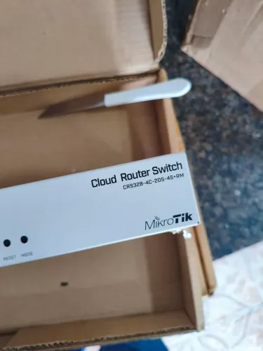 MIKROTIK CRS 328 4C 20s 4s+ RM