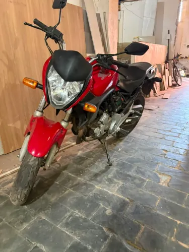 Vendo moto cb 300 , moto conservada