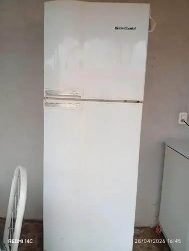 Geladeira retira peças