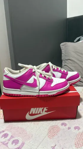 Tênis Nike Dunk Low GS Laser Fuchsia