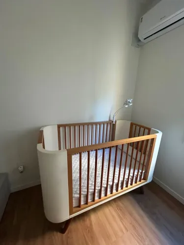 Berço Infantil de Madeira e Mdf