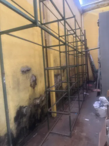 Prateleira de ferro