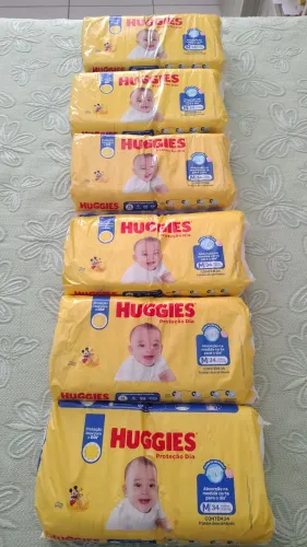 Fralda Huggies proteção dia tamanho M - 06 pacotes com total de 204 fraldas