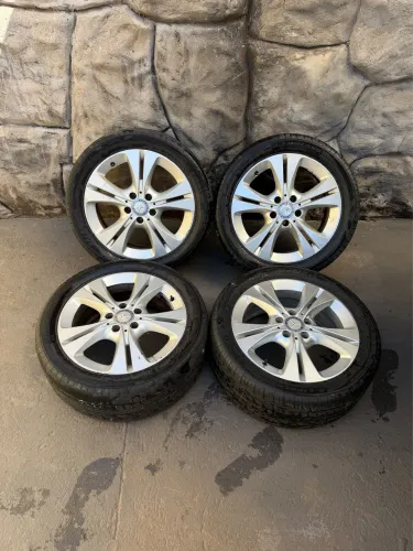 ? JOGO DE RODAS MERCEDES-BENZ ARO 17 + PNEUS ?