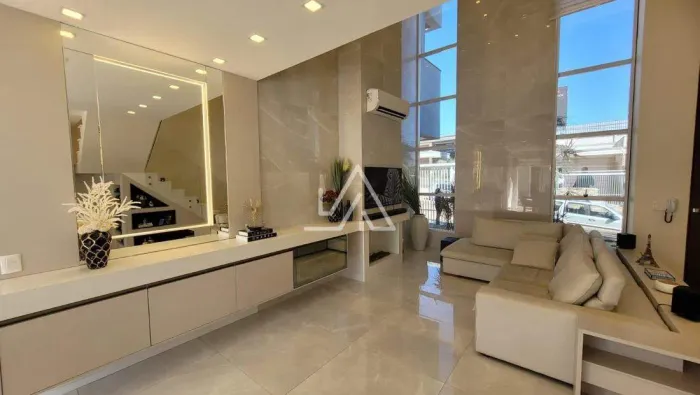 CASA DE LUXO NO BAIRRO CIDADE NOVA