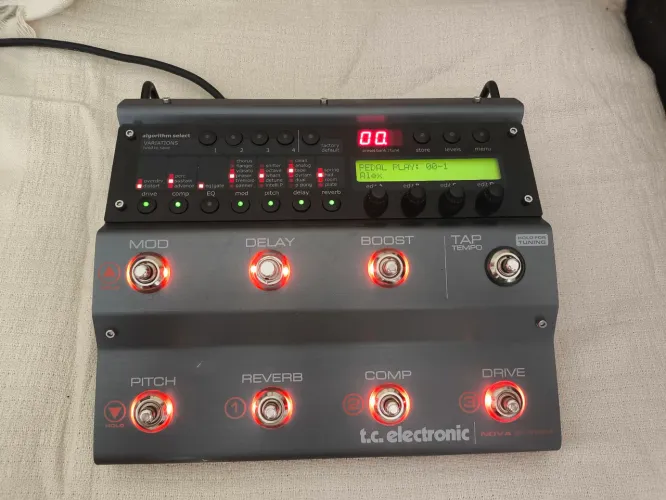 Pedaleira Multi Efeitos TC Electronic NOVA SYSTEM