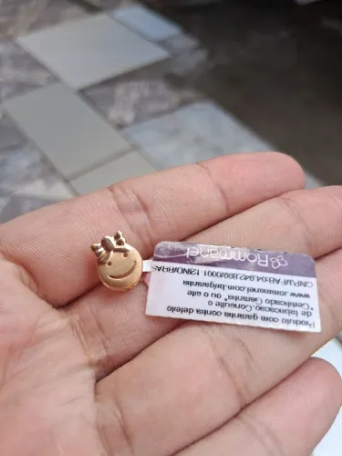 Pingente bonequinha feleado a ouro