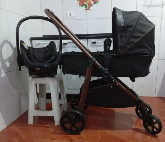 Carrinho de bebe completo c/bebê conforto Galzerano