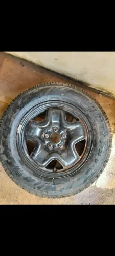 Pneu BRIDGESTONE 215 65/R16 DUELER H/T semi novo com roda