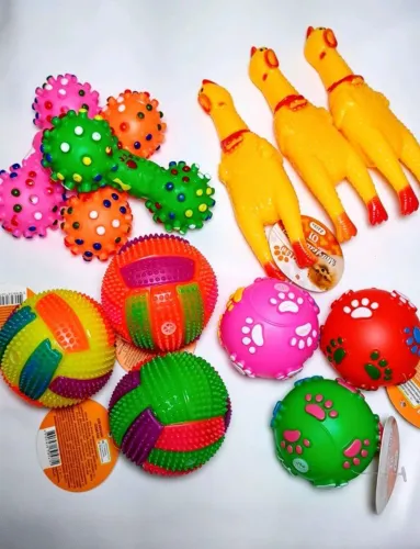Brinquedos para cachorro / Bolinhas / Bolinhas led / Franguinho/ bola cravo / Pet shop