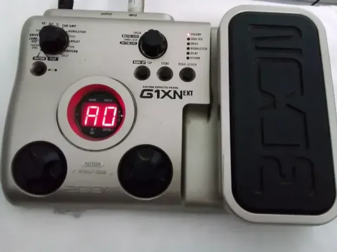 Pedaleira Zoom G1XNext para guitarra (fonte inclusa)
