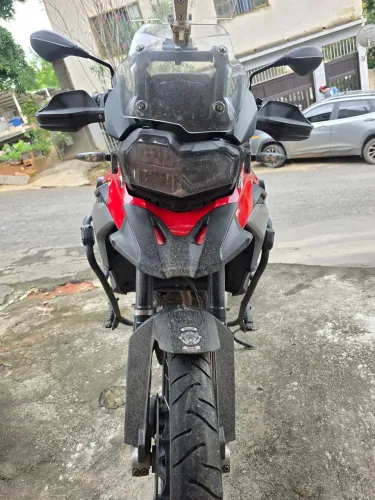 Moto em ótimo estado de conservação, 2 pneus novos, documentos em dia !