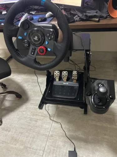 G29 + pedal + câmbio Logitech é cockpit