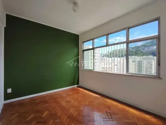 Loja : / Comercial / Glória
