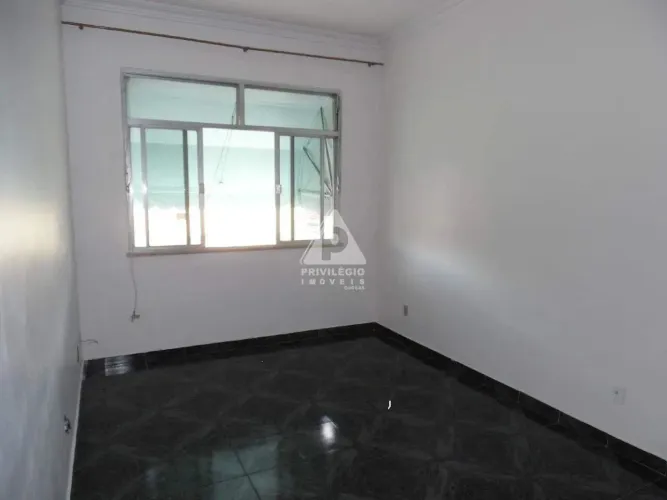 Apartamento de 72m², sala arejada ,2 quartos, copa cozinha, banheiro social e de empregad,
