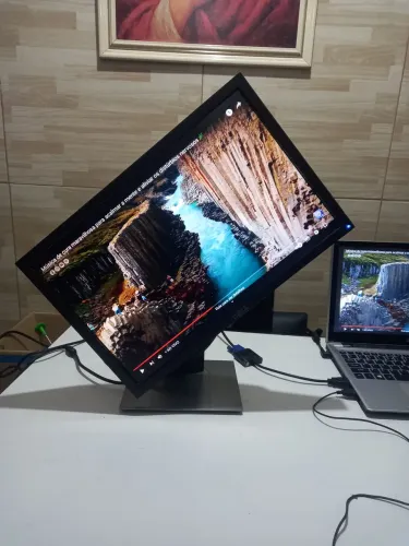 Monitor dell 19 polegadas entradas vga e dvi giratório usado!!!