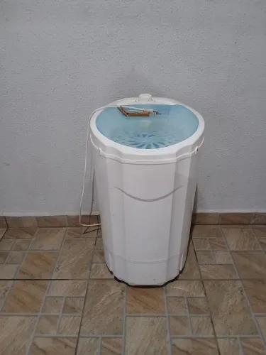 Centrífuga de roupas.