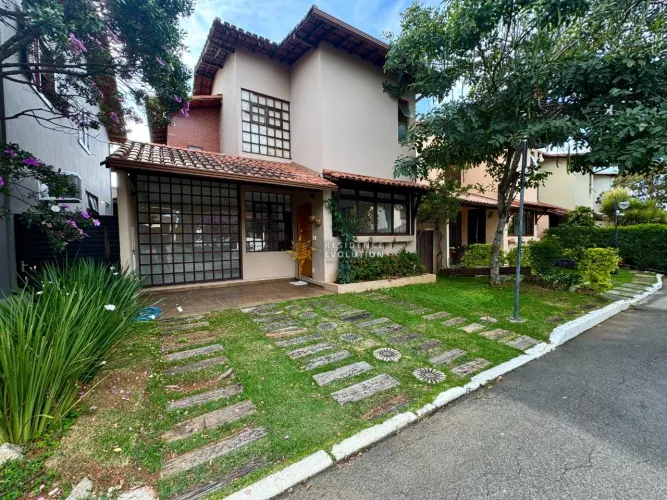 Excelente Casa em Condomínio Fechado no Bairro Santa Amélia