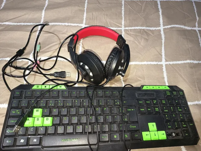 Kit Gamer Teclado e Headset Gamer Seminovo