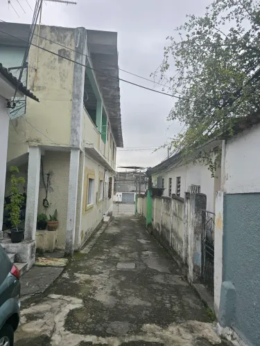 Alugo quarto para rapazes solteiros em Vila valqueire
