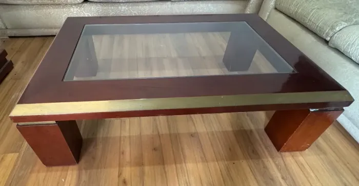 Mesa de Centro Clássica em Madeira com detalhes dourados | Estilo Colonial