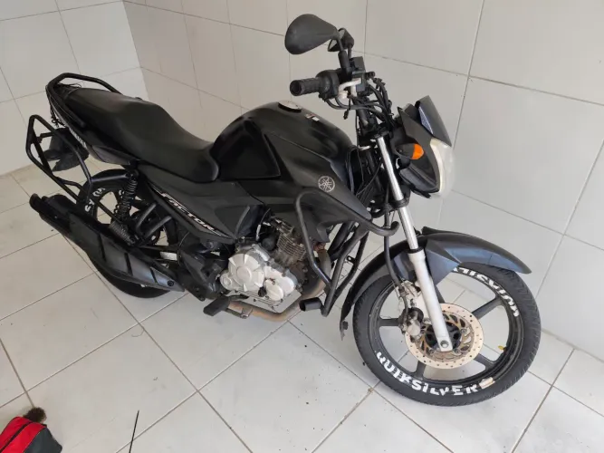 Vendo uma linda moto factor 2023, único dono,no ponto de transferência.