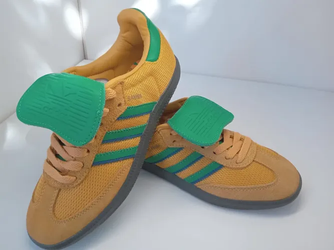 Tênis Adidas