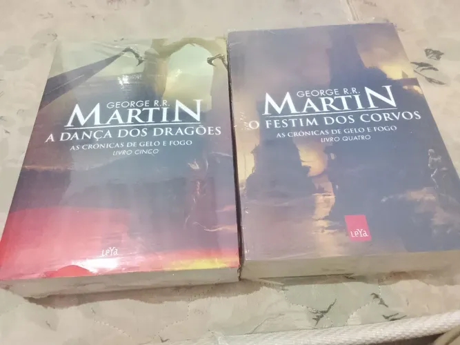 2 livros game of thrones em excelente estado (para retirada no local)