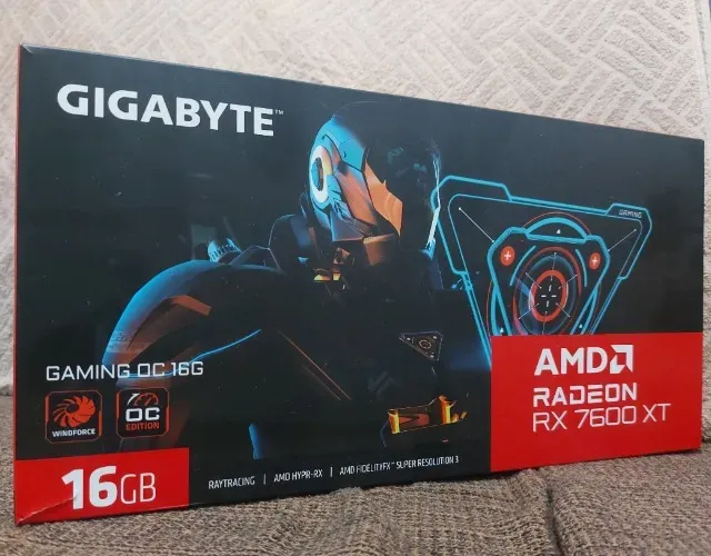 Placa de Video AMD Radeon RX 7600XT 16GB DDR6 GIGABYTE