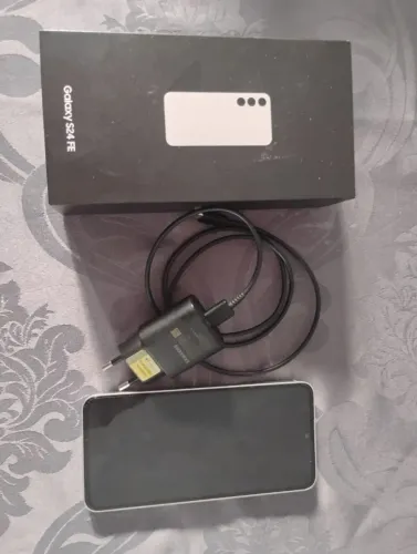 S24 fe praticamente novo