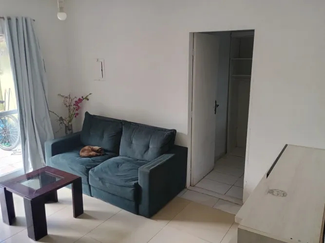 Alugo, anual ou temporada. Kitnet na praia campeche.