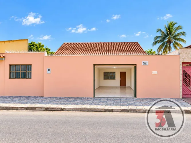 Casa ampla em área Comercial de PVH