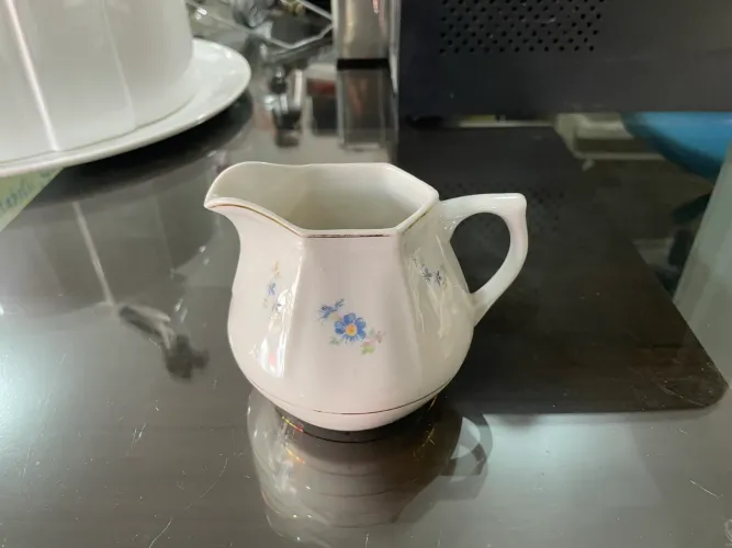 Louça: Leiteira de Porcelana Monte Alegre Retrô 