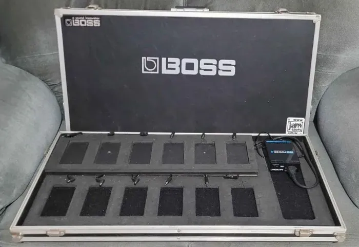 Hard Case Padrão Boss Com Fonte Landscape Iso Power 4 (Usado)