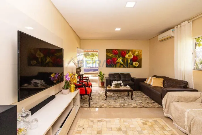 Casa à venda com 3 Quartos sendo 1 Suíte no Recanto do Jaburu - Vila Planalto