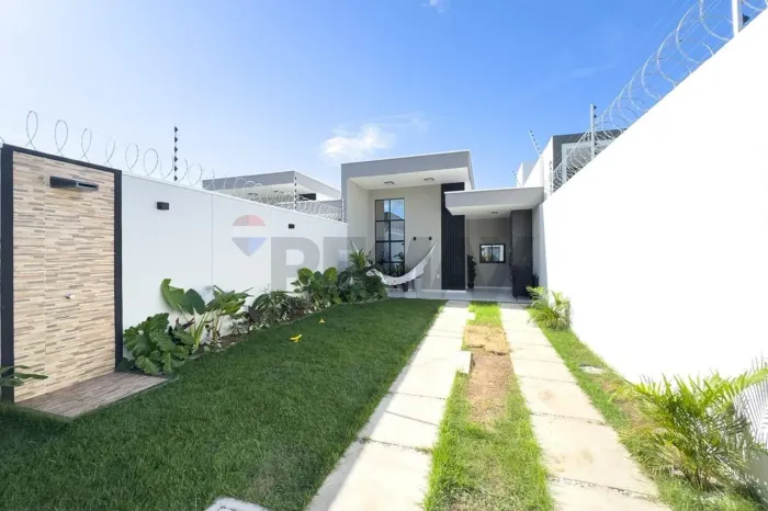 CASA PLANA NO EUSÉBIO: Menos de 1 Ano de Construída e Repleta de Benfeitorias