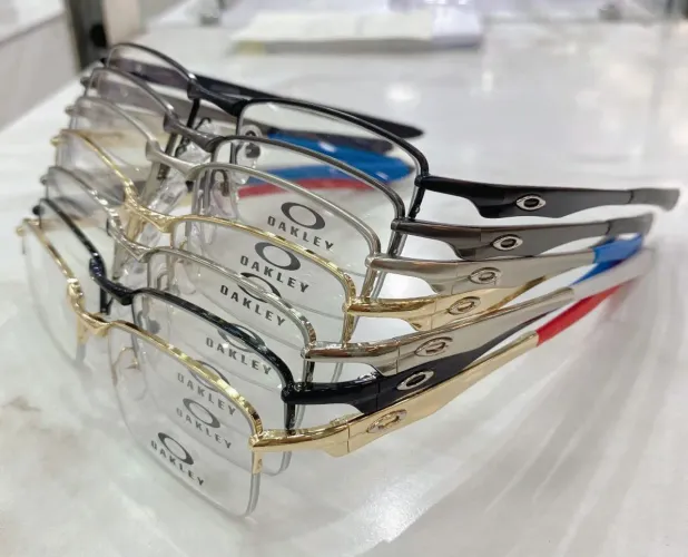 Oculos de Descanso Oakley Armacao de molinha e sem pra colocar grau