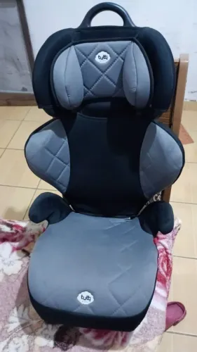 Cadeirinha de carro que vira acento 