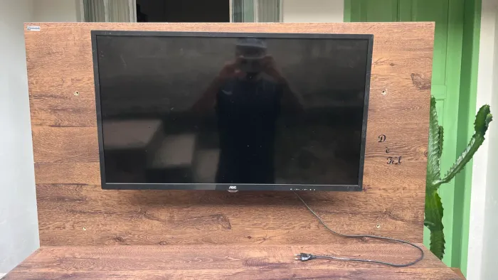 TV 32 polegadas OAC + Painel amadeirado 