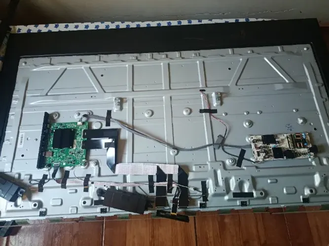 Vendo peças da televisão tcl 52 polegadas