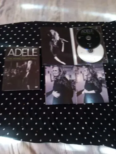 Dvd e cd Adele em boas condições chama ?