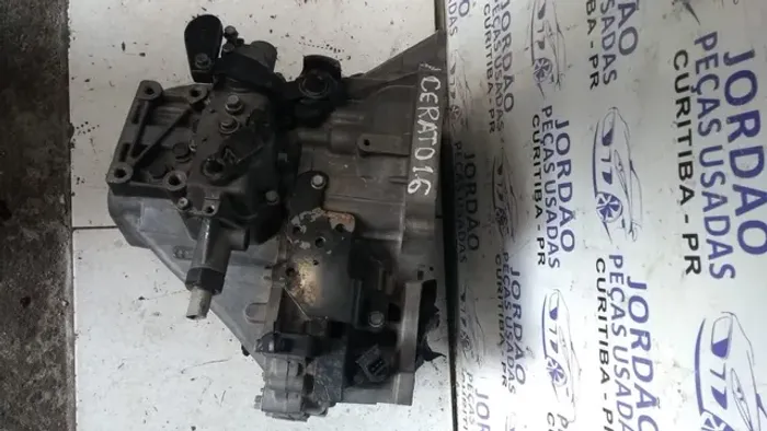 Caixa de câmbio manual Kia Cerato ano 2008.
