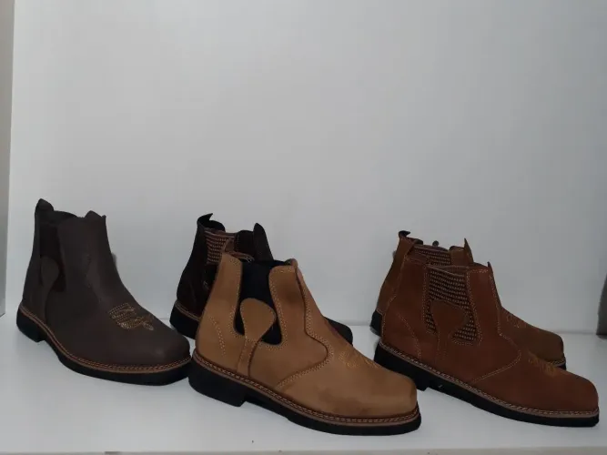 botina 100% couro 100% costurada diversos modelos e cores 34/35/36/37/38/39/40/1/2/3/4/5